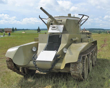БТ-7 – легкий колесно-гусеничный танк